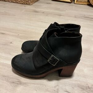 Kork size 8 booties